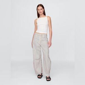 NWT! GAP High Rise Denim Stripe Horseshoe Jeans - Size 26 / 2 Regular🩷 780817